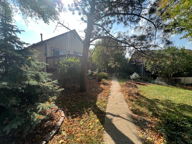 Building Photo - 215 Elton Hills Dr NW