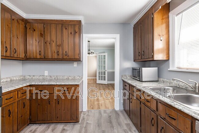 Building Photo - 2415 Dumbarton Rd