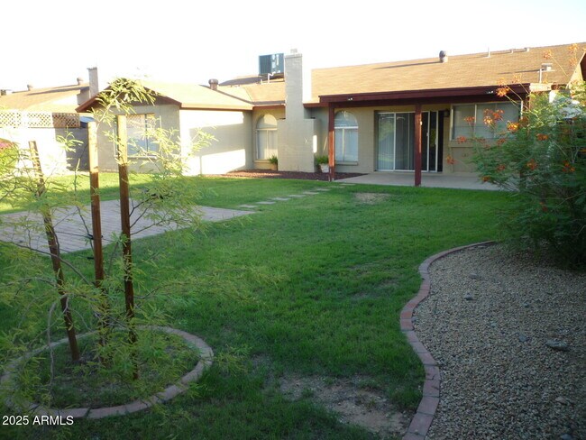 Building Photo - 4216 W Willow Ave