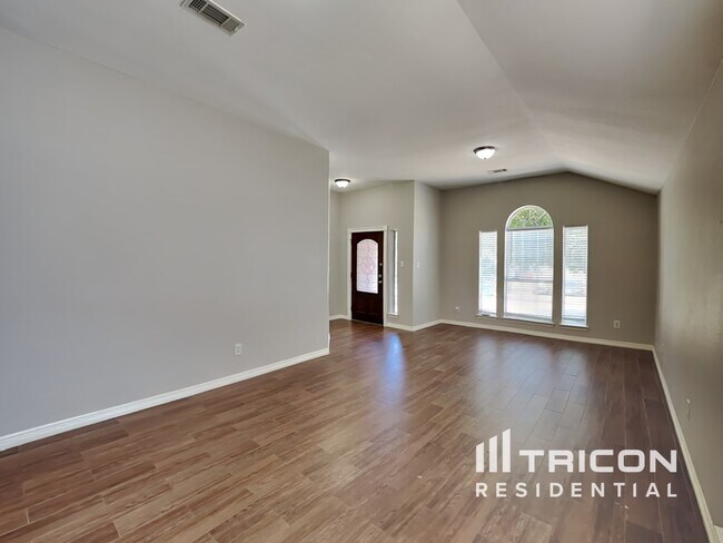 Building Photo - 221 Mesa View