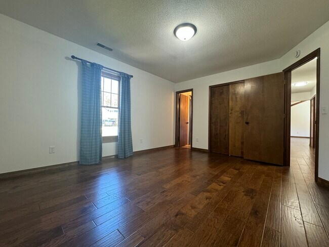 Building Photo - 8813 Beacon Woods Pl