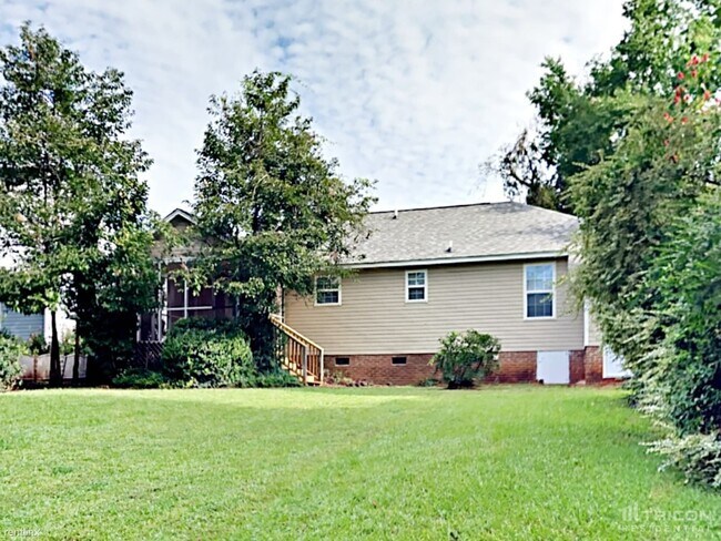 Building Photo - 601 Rapids Rd