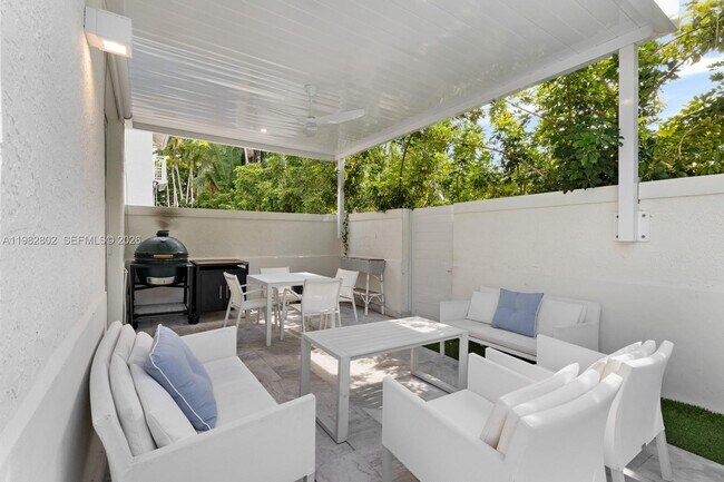 Building Photo - 5 Coconut Ln