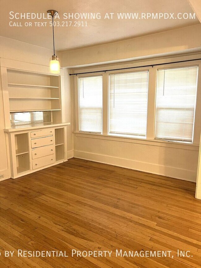 Building Photo - 214 NE Bryant St