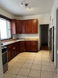 Building Photo - 417 Marlborough Rd