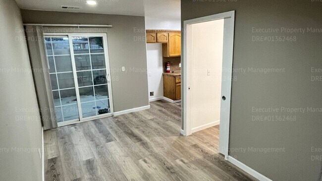 Building Photo - 730 S Haley St