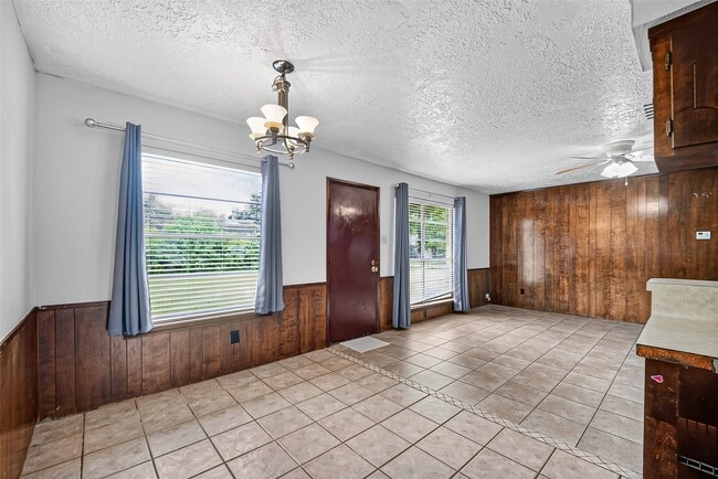 Building Photo - 3602 Cedarcrest Dr