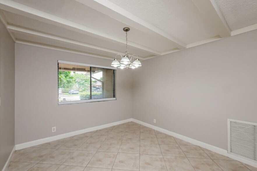 Building Photo - 6801 SW 43rd St