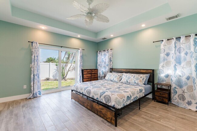 Building Photo - Fully Renovated Beachside Beauty – Walk to the Sand