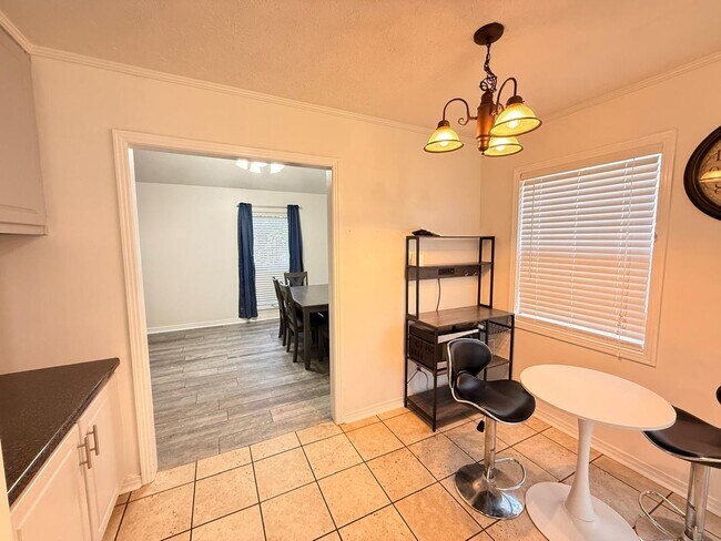Building Photo - Spacious 4BR Home in Desirable North Columbus