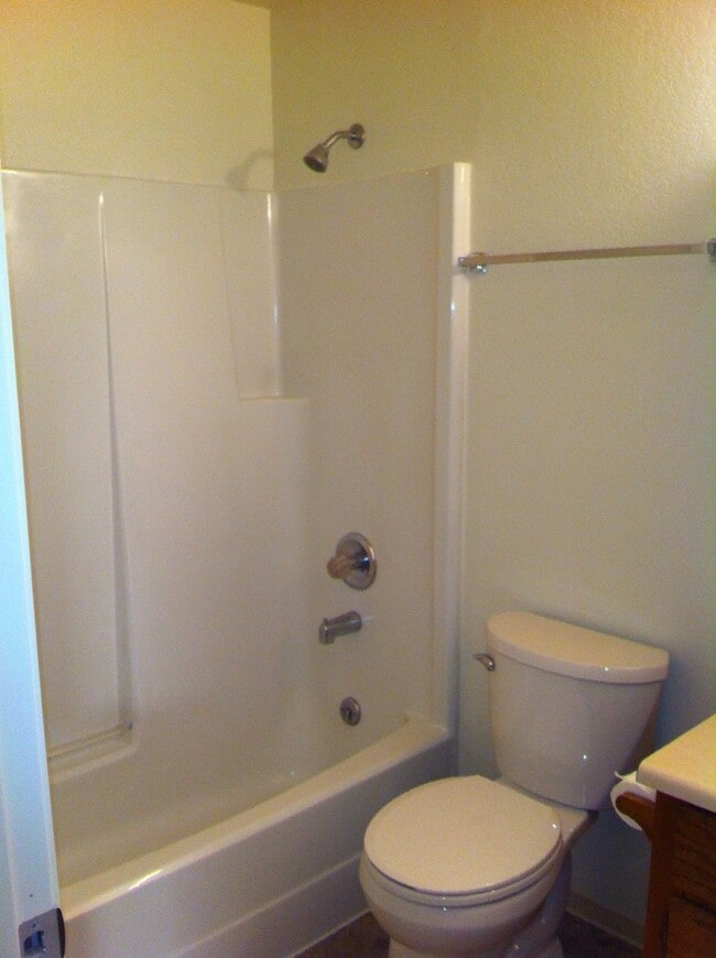 Building Photo - 3 Bedroom Home In East Bremerton