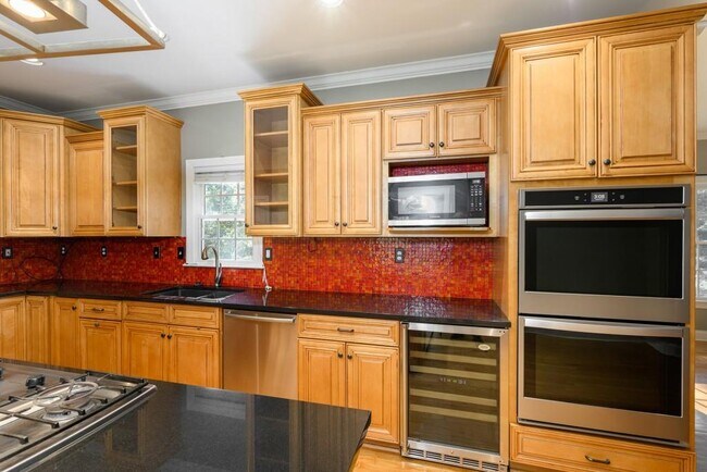 Building Photo - 4878 Long Island Dr NE