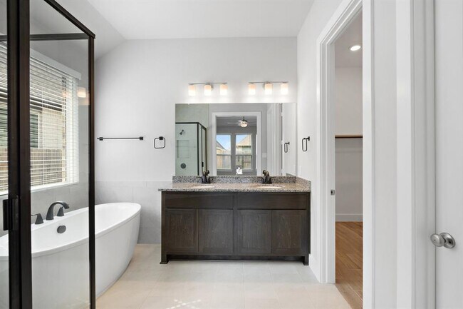 Building Photo - 10719 River Walk Dr