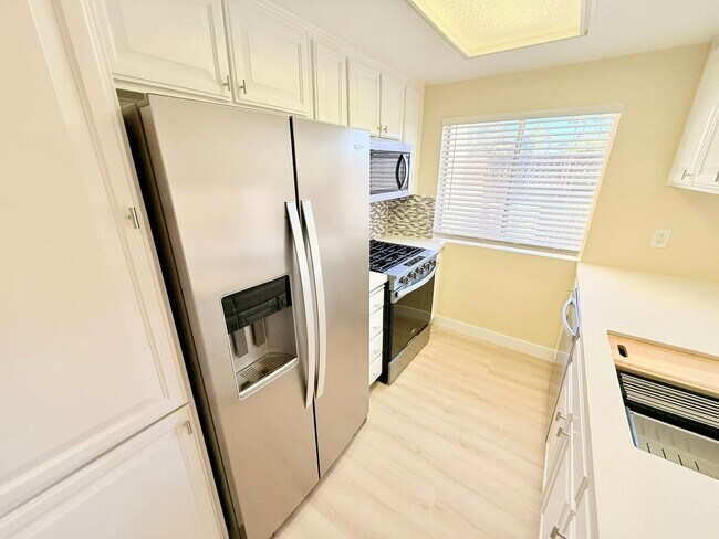 Building Photo - Spacious 3-Bedroom Condo in the Indian Canyon Gardens Community