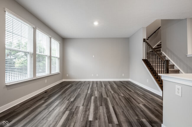 Building Photo - 305 Fairfax Way