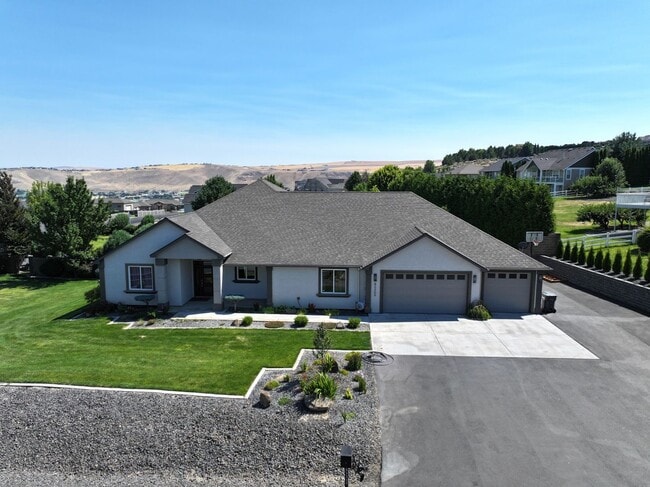 Primary Photo - Peaceful Living with Views, Space & a 6 Ca...