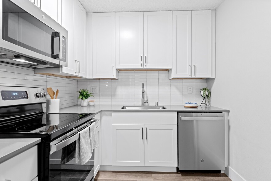 Modern Kitchen with Stainless Steel Appliances at Veranda La Mesa Apartments in La Mesa, CA 91942 - Veranda La Mesa