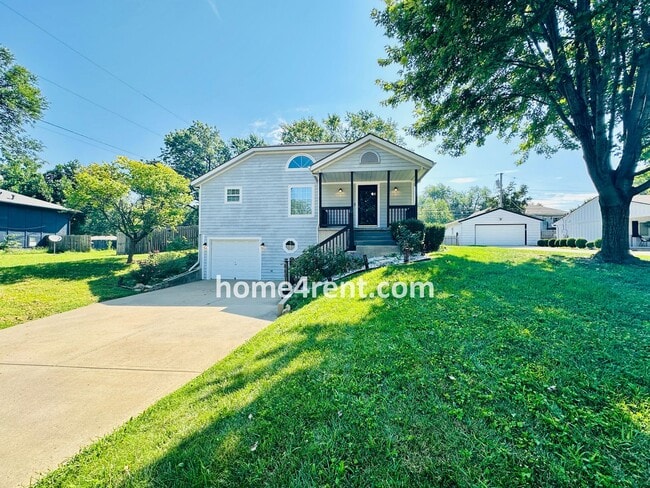 Primary Photo - Overland Park Raised Ranch, Primary Suite ...