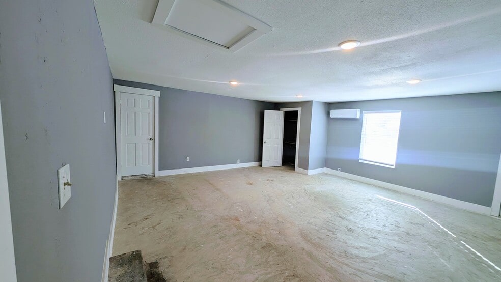 Building Photo - 1322 N Brents Ave