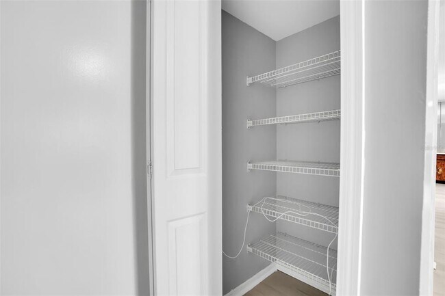Building Photo - 15217 W Pond Woods Dr