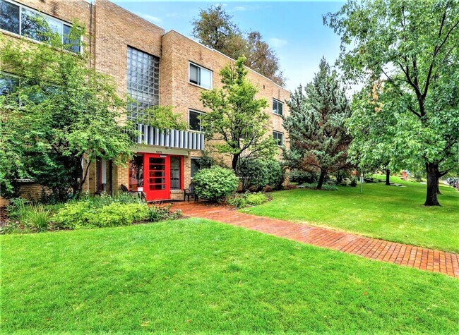 Primary Photo - 525 Jackson St