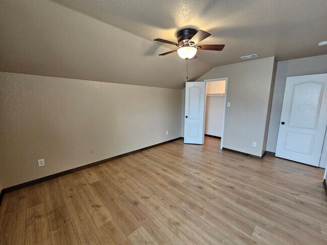 Building Photo - Spacious & Inviting 6-Bedroom Cedar Hill Home – Perfect for Your Next Move