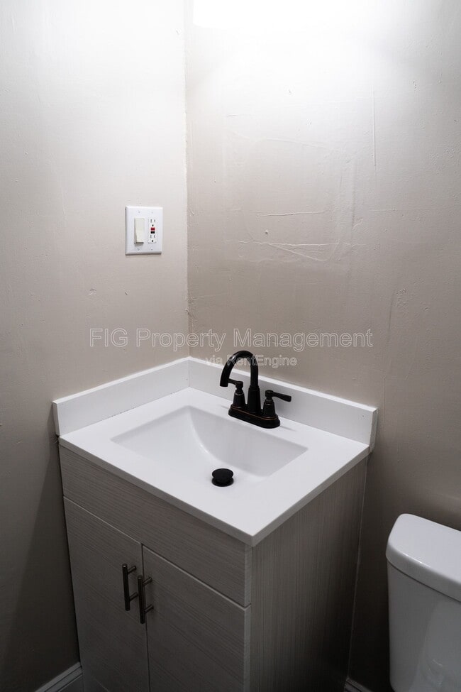 Building Photo - 1414 Chicago Ave