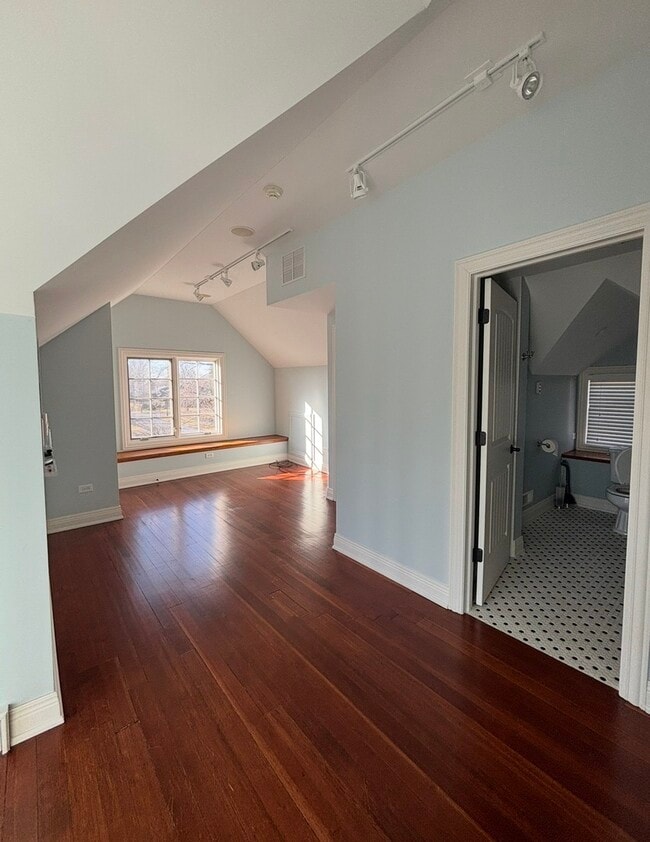 Building Photo - 310 N Prairie Ave