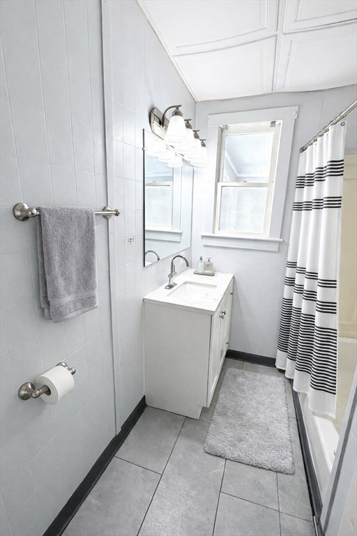 Building Photo - 11 Doane St