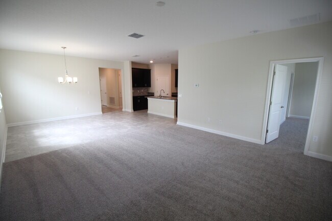Building Photo - Newer 4/3 Lake Nona/Moss Park Single Story...