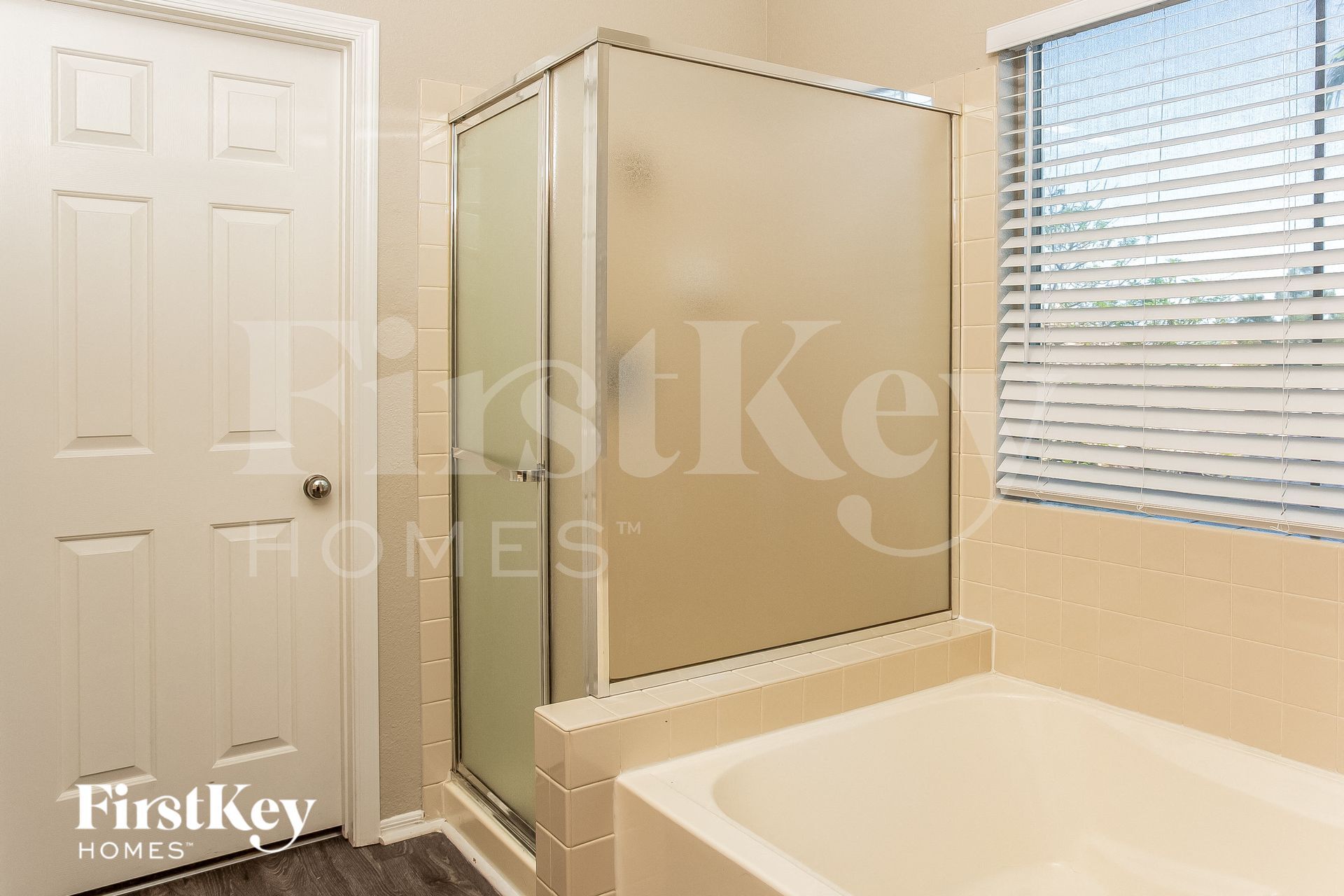 Building Photo - 9947 Pioneer Ave