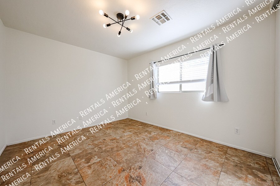 Building Photo - 6175 S Sharon Ct