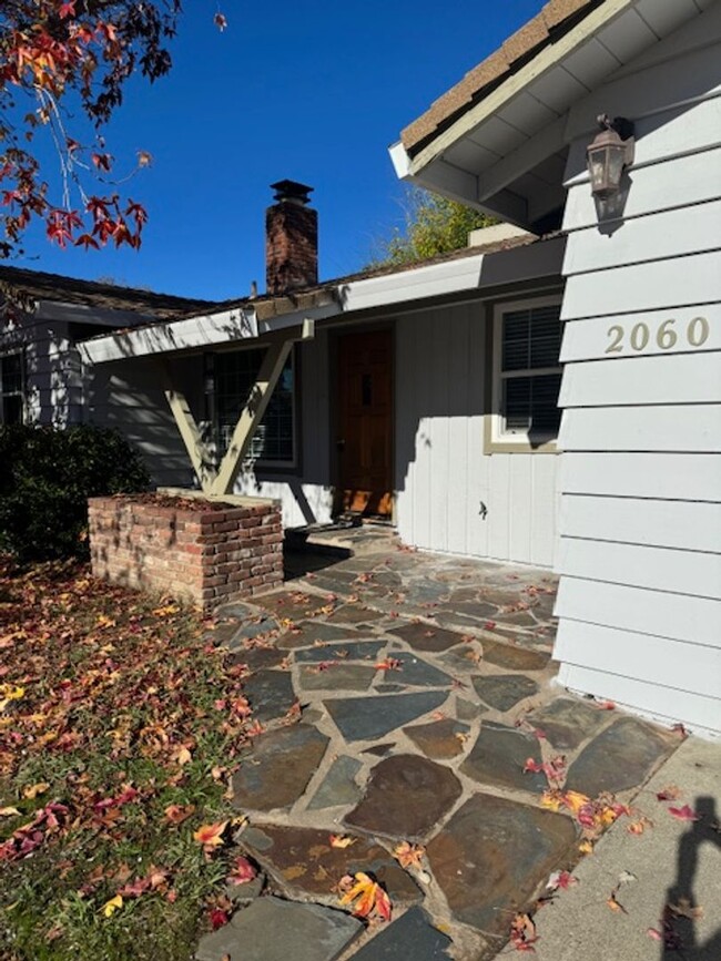 Building Photo - 4 Bedrooms in South Redding- Available for...