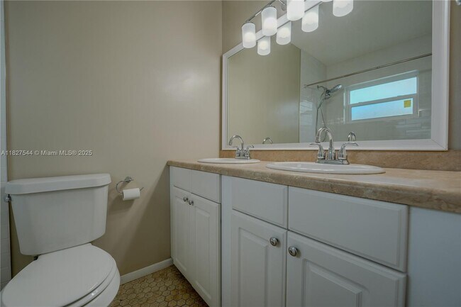 Building Photo - 2403 SW 58th Manor