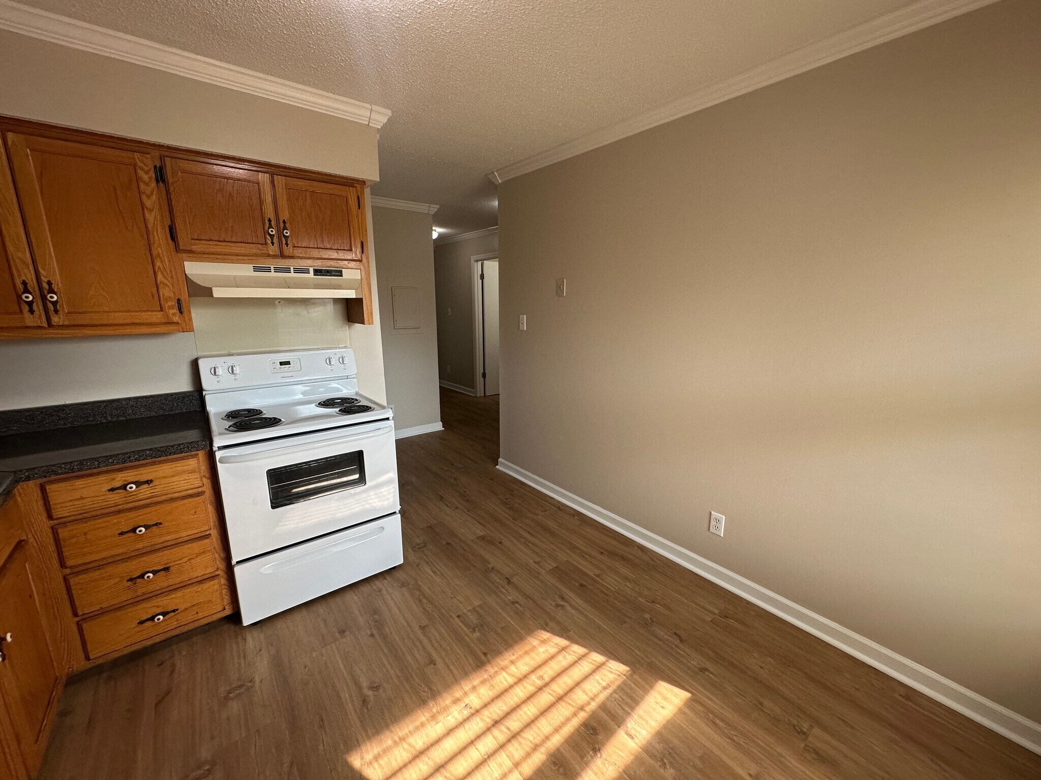 Building Photo - 2145 Westmead Dr SW