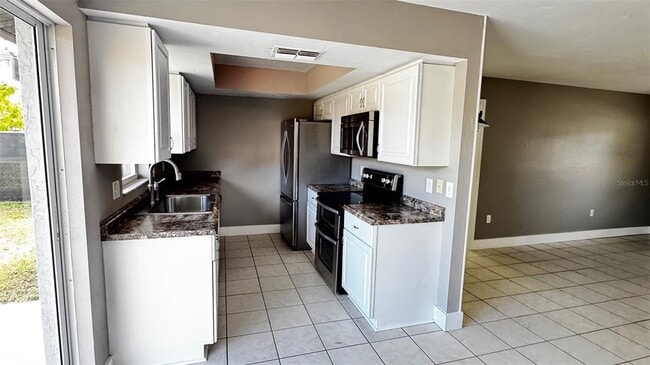 Building Photo - 3935 Middlesex Pl