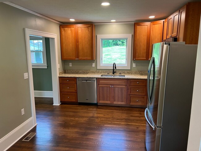 Building Photo - "Character Revived" Etowah Home and Guest ...