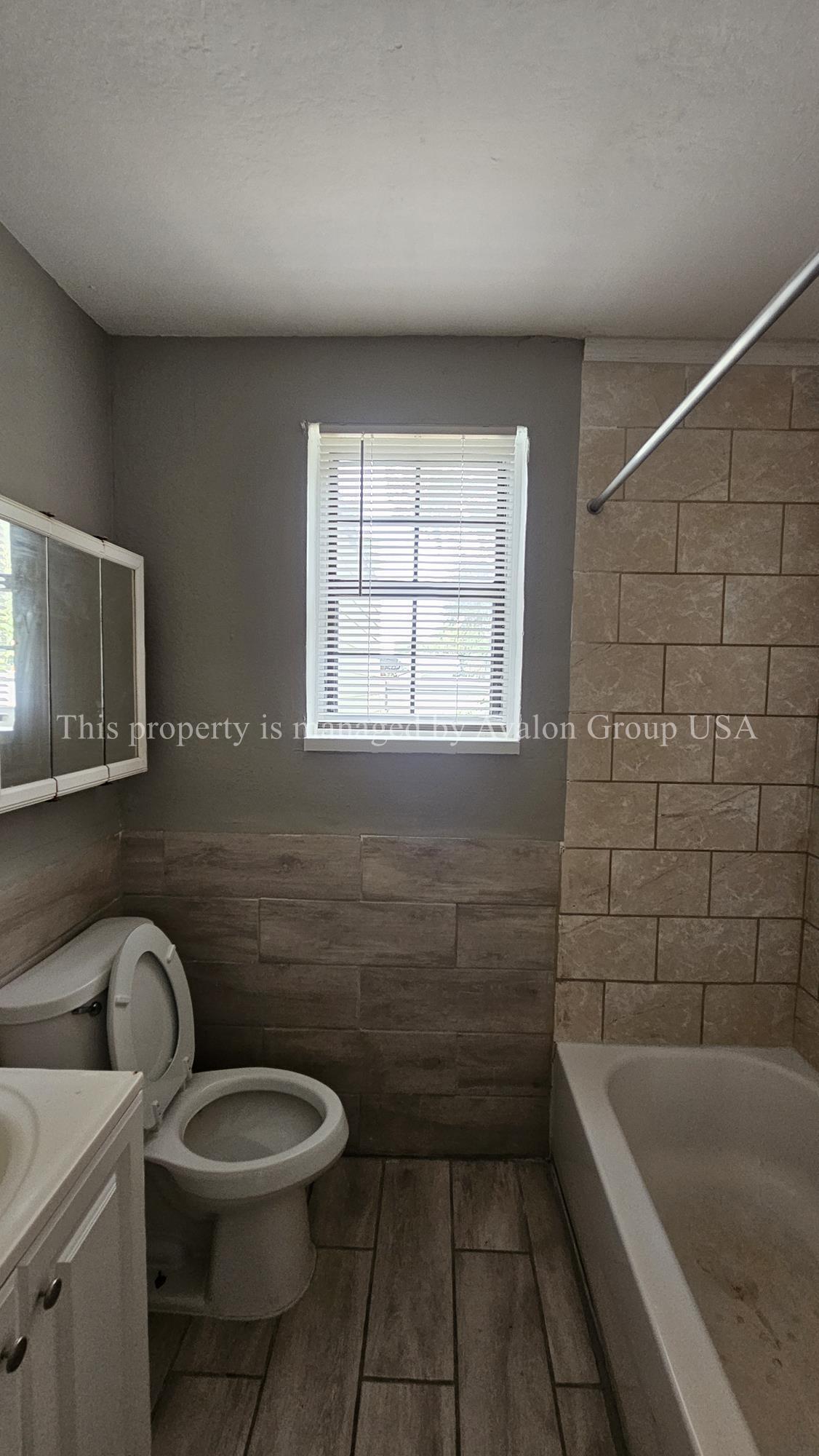 Building Photo - 7007 Oakwood Dr