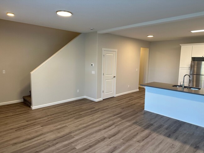 Building Photo - New 3 Bed / 2.5 Bath Duplex! $250 Amazon G...