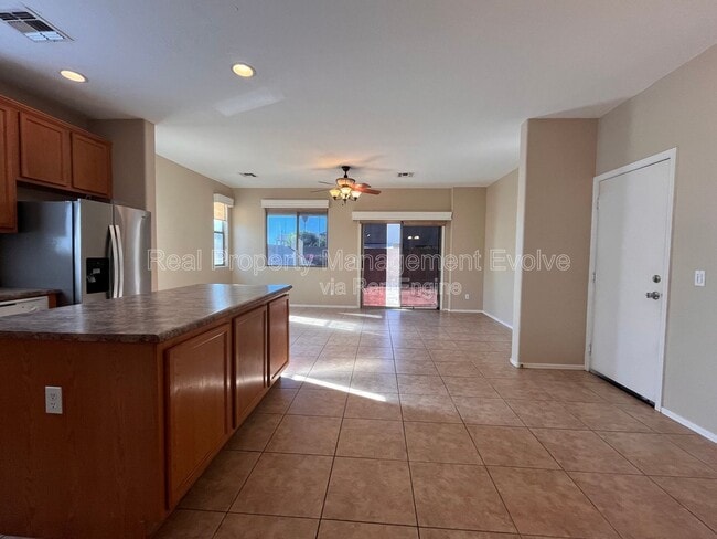 Building Photo - 14707 W Poinsettia Dr