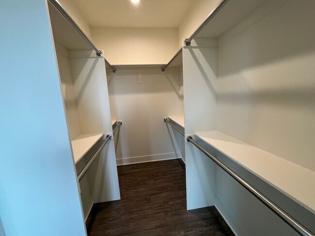 Building Photo - NEWER  4BED 3 BATH FRONT TOWNHOME*HWFLS*BALCONY*W/D IN  UNIT* CENTRAL AIR/HEAT* *STAINLESS  APPLI...