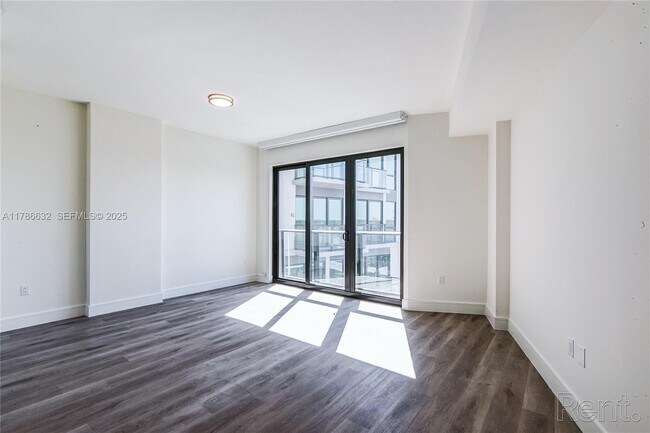 Building Photo - 3801 N Dixie Hwy