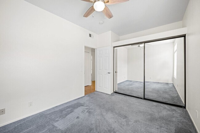 Building Photo - 3581 Cameo Dr
