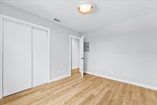 Building Photo - 941 Normandie Ave