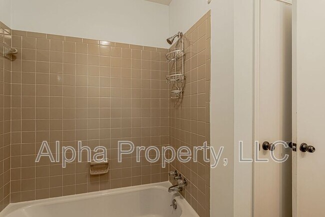Building Photo - 109 Roberts Cir