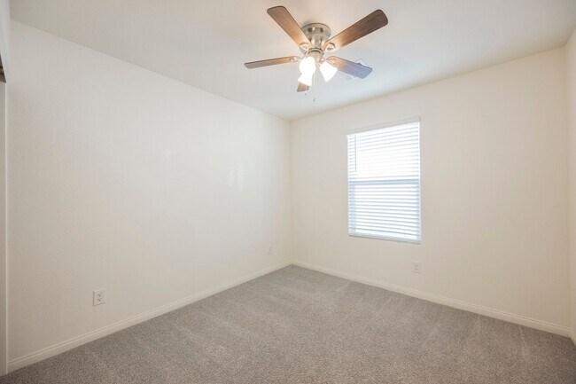 Building Photo - 402 Larksong Ave
