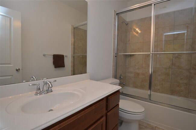 Building Photo - 18918 Cove Pointe Dr