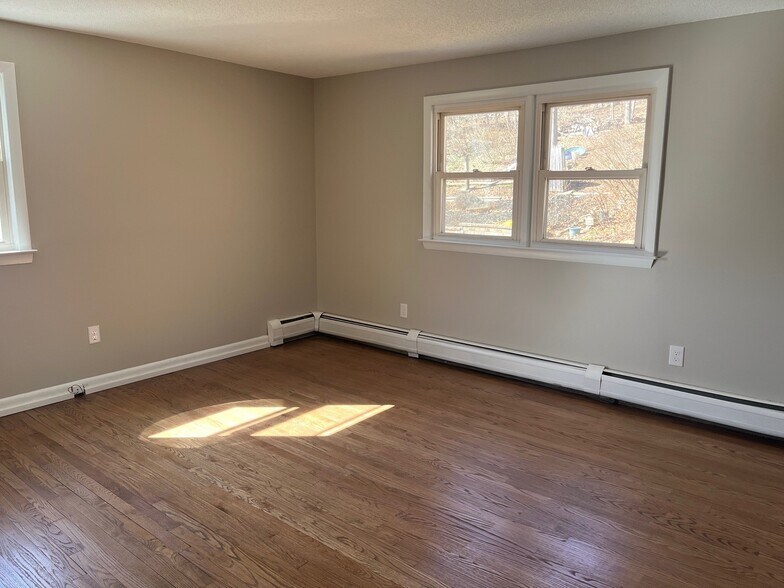 Building Photo - 49 Pheasant Run