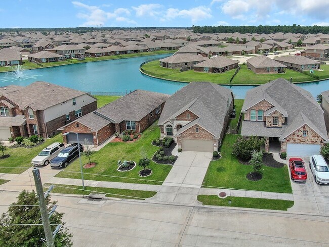 Primary Photo - 3791 Lake Bend Shore Dr