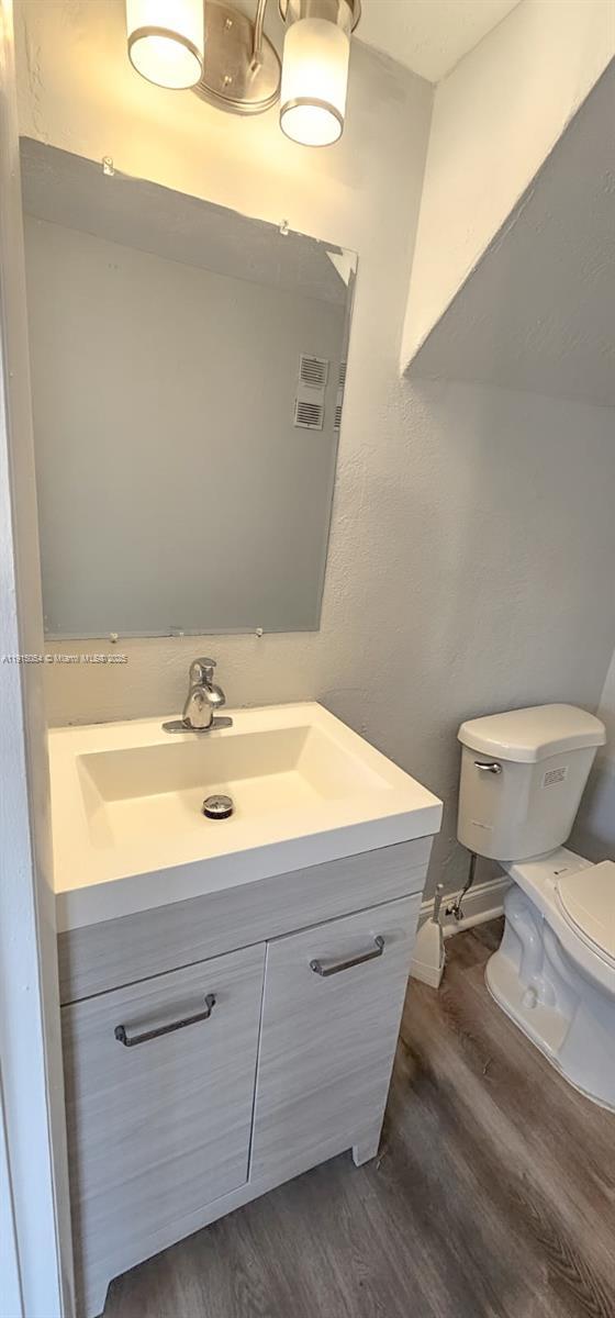 Building Photo - 5960 NE 5th Ct